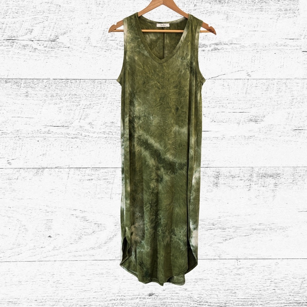 Tres Bien Green Asymmetrical Sundress Sleeveless V-Neck